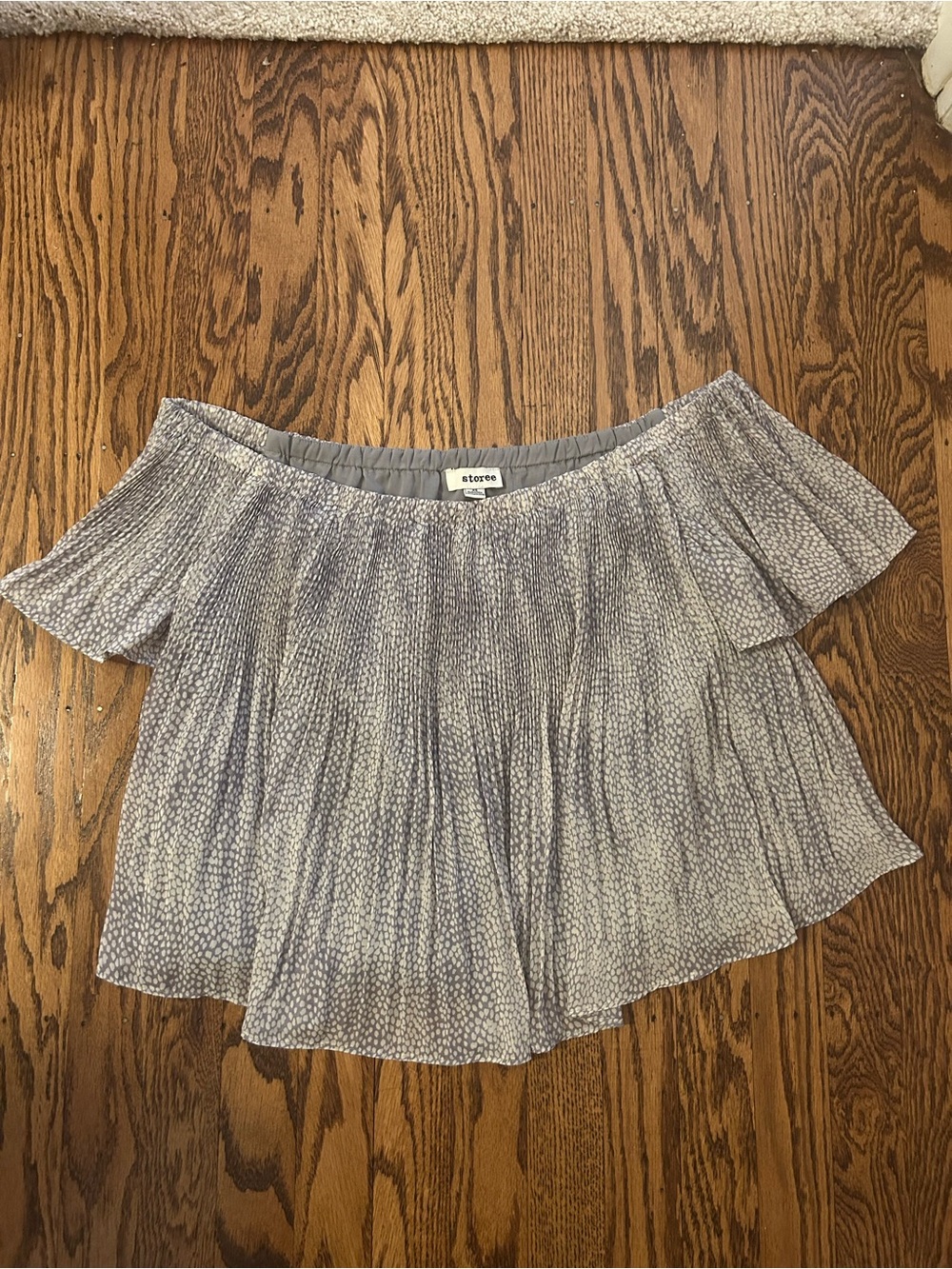 Store Lavender Off-Shoulder Pleated Blouse